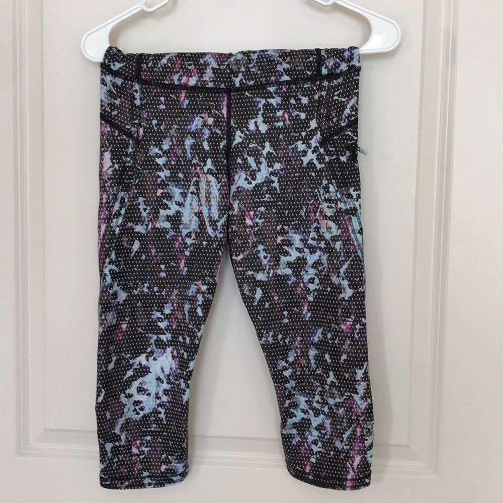 NWOT Lululemon Capris Size 4